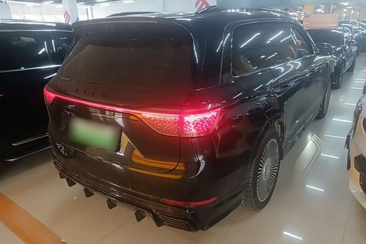 Used Hima AITO M9 2025 Extended-Range Ultra Version 52 kWh 5-Seater Edition Rear Right 45 Deg