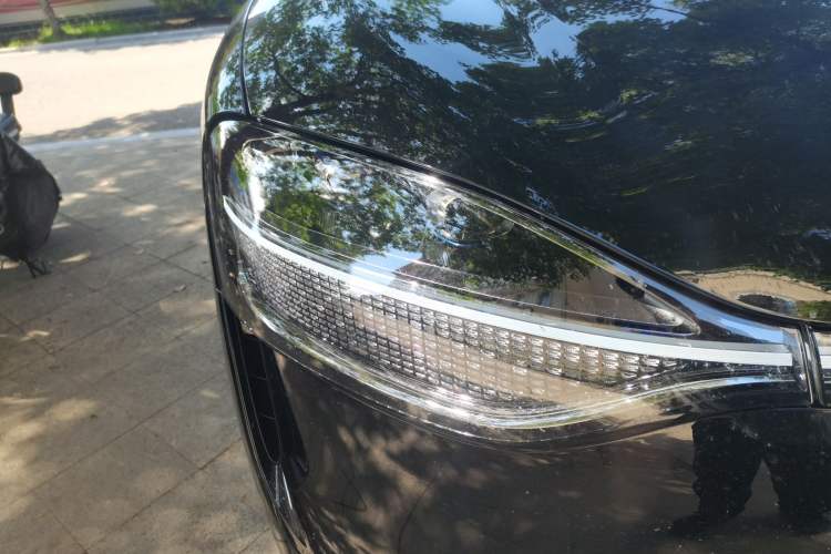 Used Hima AITO M9 2025 Extended-Range Ultra Version 52 kWh 6-Seater Right Front Headlight
