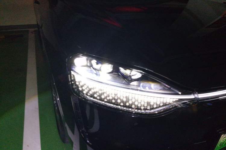 Used Hima AITO M9 2025 All-Electric Max Version 100 kWh 6-Seater Right Front Headlight