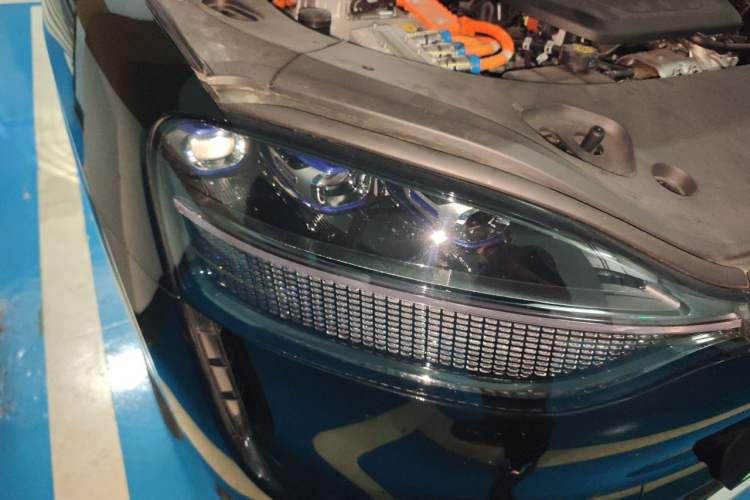 Used Hima AITO M9 2025 Extended-Range Ultra Version 52 kWh 5-Seater Edition Right Front Headlight