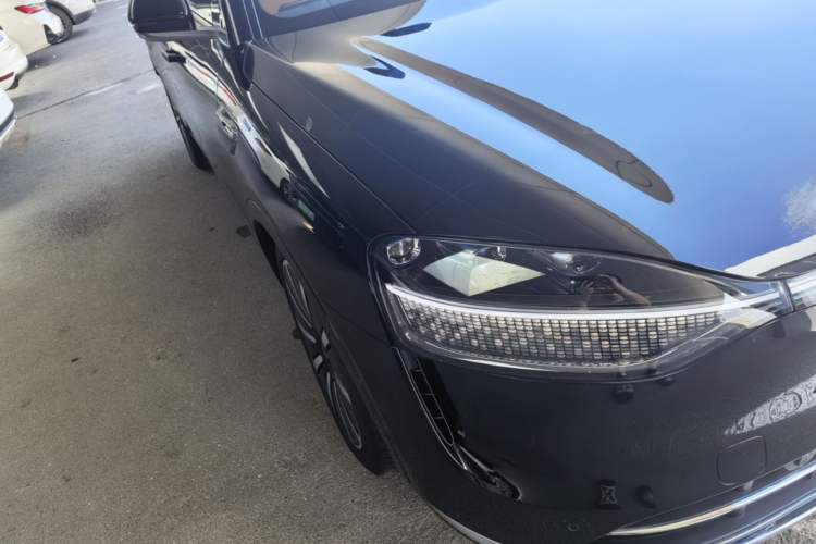 Used Hima AITO M9 2025 Extended-Range Max Version 52 kWh 5-Seater Edition Right Front Headlight
