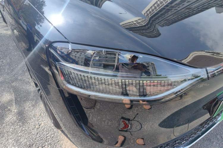 Used Hima AITO M9 2025 Extended-Range Ultra Version 52 kWh 6-Seater Right Front Headlight