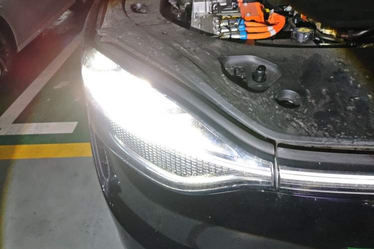 Used Hima AITO M9 2025 Extended-Range Max Version 52 kWh 6-Seater Edition Right Front Headlight