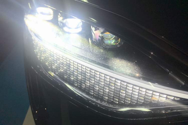 Used Hima AITO M9 2025 Pure Electric Ultra Version 100 kWh 6-Seater Model Right Front Headlight