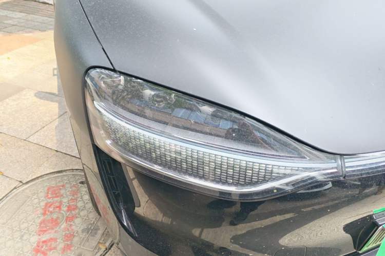Used Hima AITO M9 2025 Extended-Range Ultra Version 52 kWh 6-Seater Right Front Headlight