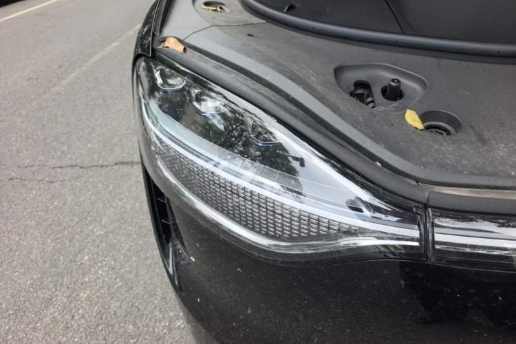 Used Hima AITO M9 2025 All-Electric Ultra Version 100 kWh 5-Seater Model Right Front Headlight