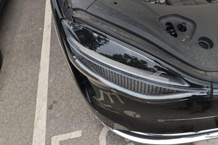 Used Hima AITO M9 2025 Extended-Range Ultra Version 52 kWh 6-Seater Right Front Headlight