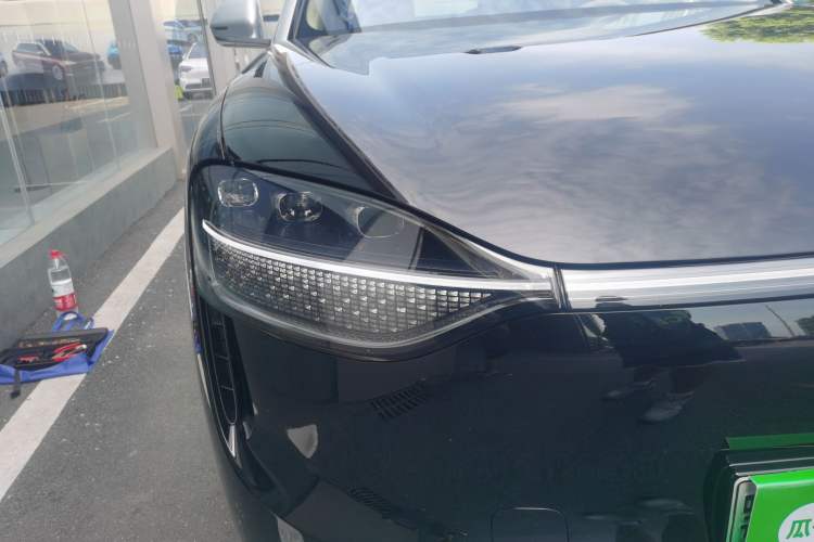 Used Hima AITO M9 2025 Extended-Range Ultra Version 52 kWh 5-Seater Edition Right Front Headlight