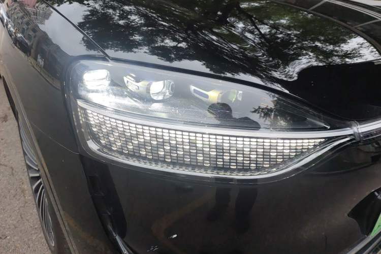 Used Hima AITO M9 2025 Extended-Range Ultra Version 52 kWh 6-Seater Right Front Headlight