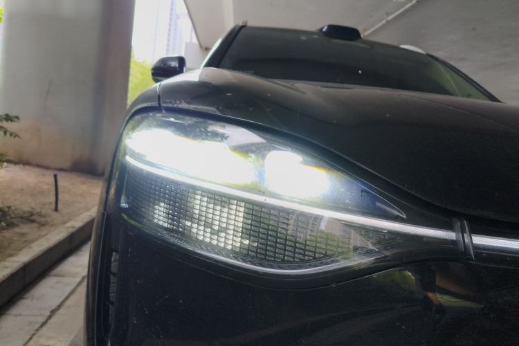 Used Hima AITO M9 2025 Extended-Range Max Version 52 kWh 6-Seater Edition Right Front Headlight