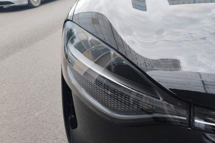 Used Hima AITO M9 2025 Extended-Range Ultra Version 52 kWh 6-Seater Right Front Headlight