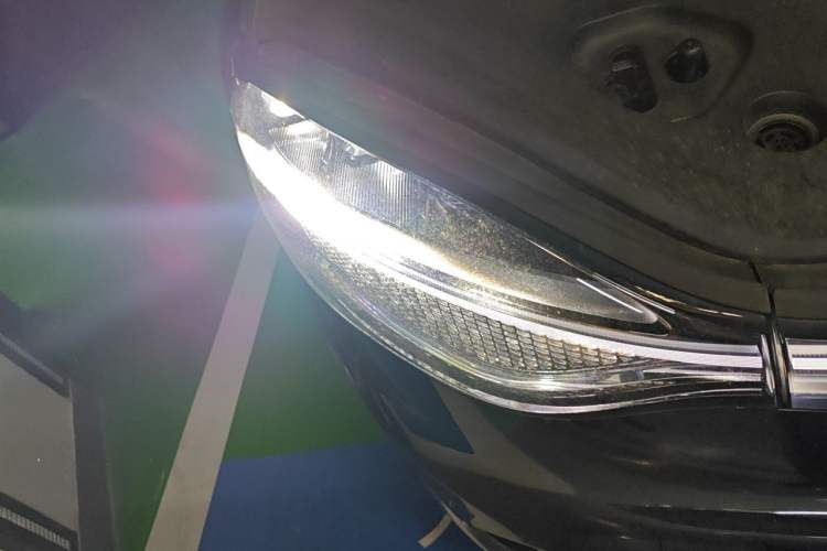 Used Hima AITO M9 2025 Extended-Range Ultra Version 52 kWh 6-Seater Right Front Headlight