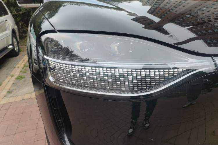 Used Hima AITO M9 2025 Extended-Range Ultra Version 52 kWh 6-Seater Right Front Headlight
