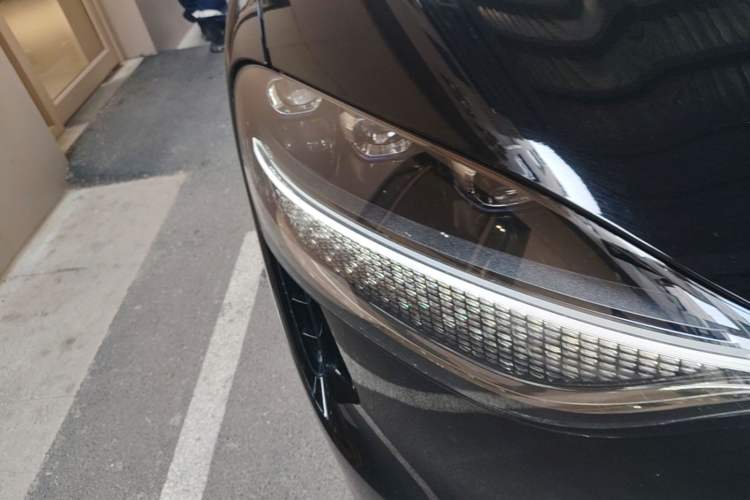 Used Hima AITO M9 2025 Pure Electric Ultra Version 100 kWh 6-Seater Model Right Front Headlight