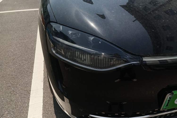 Used Hima AITO M9 2025 Extended-Range Ultra Version 52 kWh 5-Seater Edition Right Front Headlight