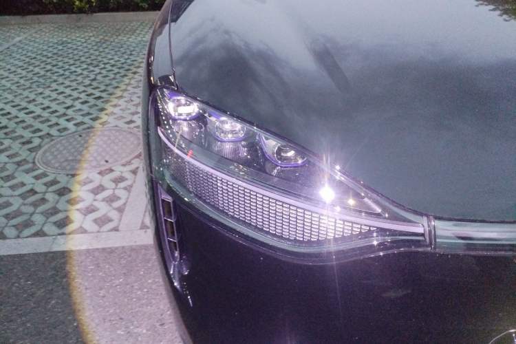 Used Hima AITO M9 2025 Extended-Range Ultra Version 52 kWh 6-Seater Right Front Headlight