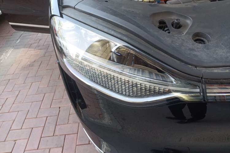 Used Hima AITO M9 2025 Extended-Range Ultra Version 52 kWh 6-Seater Right Front Headlight
