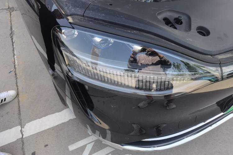 Used Hima AITO M9 2025 Extended-Range Ultra Version 52 kWh 5-Seater Edition Right Front Headlight