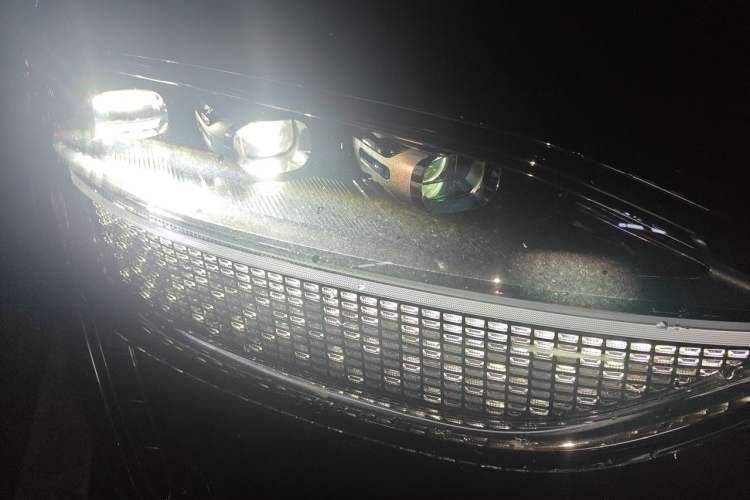 Used Hima AITO M9 2025 Extended-Range Ultra Version 52 kWh 5-Seater Edition Right Front Headlight