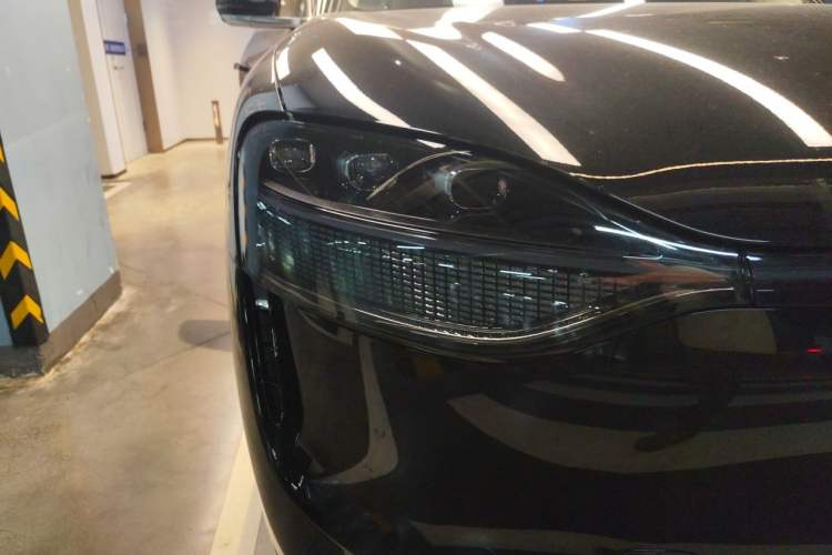Used Hima AITO M9 2025 Extended-Range Ultra Version 52 kWh 6-Seater Right Front Headlight