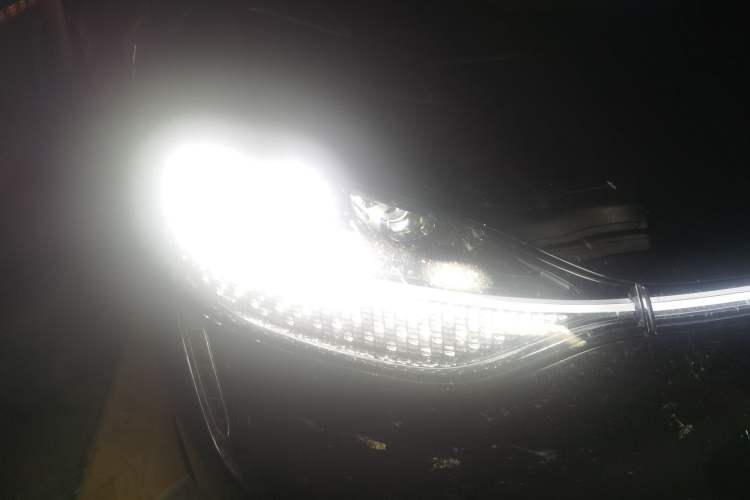 Used Hima AITO M9 2025 Extended-Range Ultra Version 52 kWh 6-Seater Right Front Headlight
