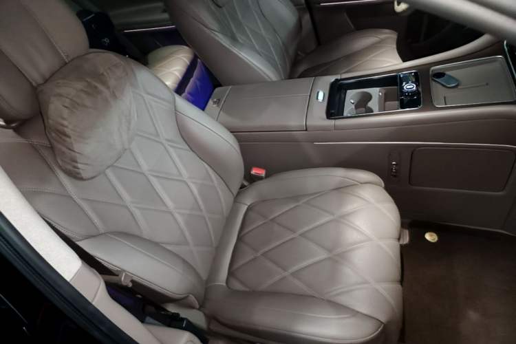 Used Hima AITO M9 2025 Extended-Range Ultra Version 52 kWh 6-Seater Right Front Seat