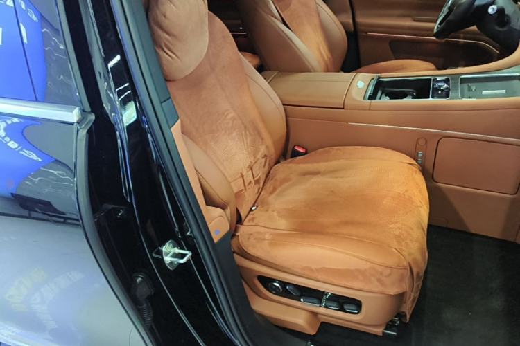 Used Hima AITO M9 2025 Extended-Range Ultra Version 52 kWh 6-Seater Right Front Seat