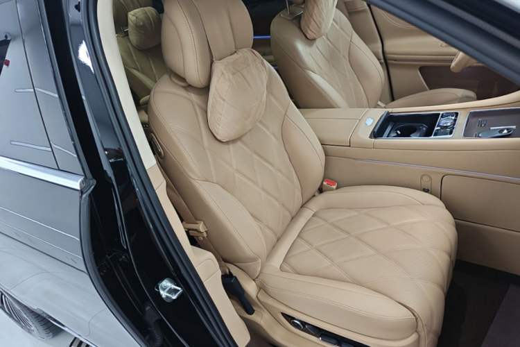 Used Hima AITO M9 2025 Extended-Range Ultra Version 52 kWh 6-Seater Right Front Seat