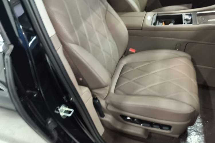Used Hima AITO M9 2025 Extended-Range Ultra Version 52 kWh 6-Seater Right Front Seat