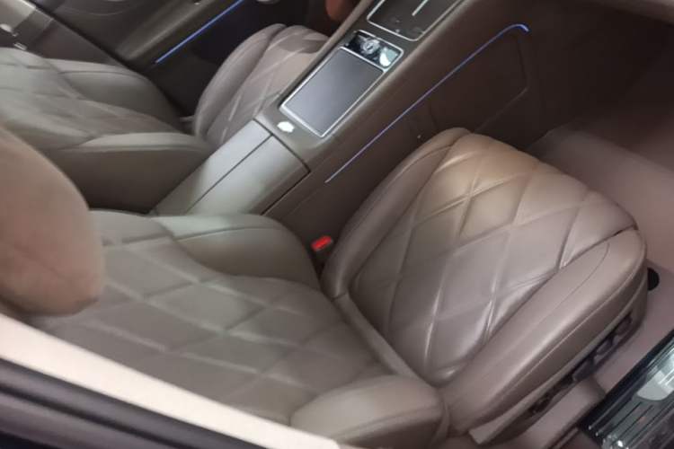Used Hima AITO M9 2025 Extended-Range Ultra Version 52 kWh 6-Seater Right Front Seat