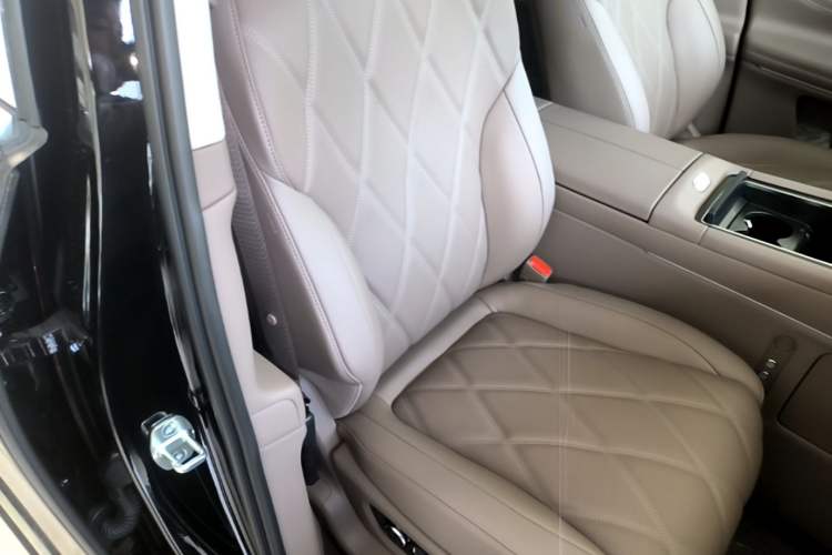 Used Hima AITO M9 2025 Model Range-Extended Max Edition 52kWh 6-seater (896-line LiDAR) Right Front Seat