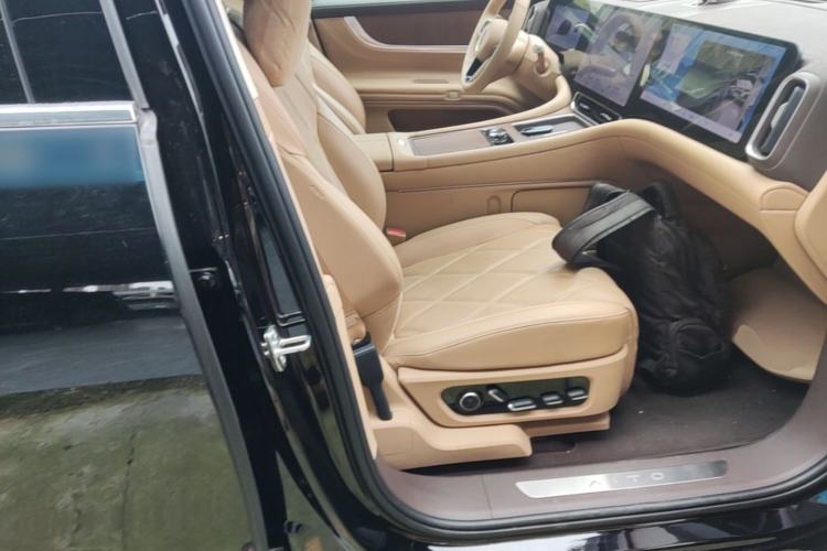 Used Hima AITO M9 2025 Extended-Range Ultra Version 52 kWh 6-Seater Right Front Seat