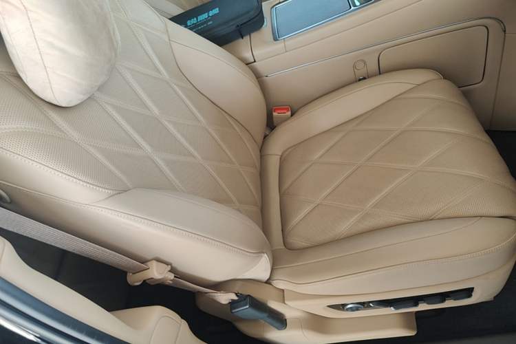 Used Hima AITO M9 2025 Extended-Range Ultra Version 52 kWh 6-Seater Right Front Seat