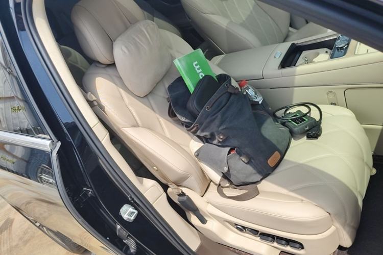 Used Hima AITO M9 2025 Extended-Range Ultra Version 52 kWh 6-Seater Right Front Seat
