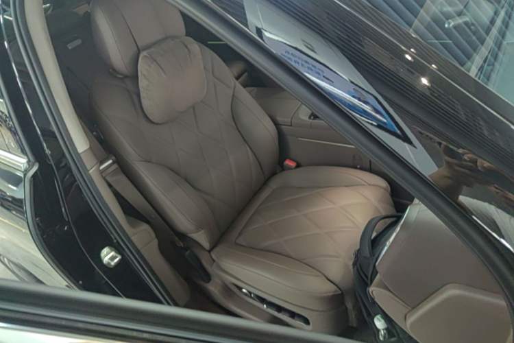 Used Hima AITO M9 2025 Extended-Range Ultra Version 52 kWh 5-Seater Edition Right Front Seat
