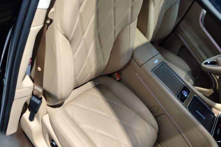 Used Hima AITO M9 2025 Extended-Range Ultra Version 52 kWh 6-Seater Right Front Seat
