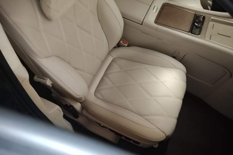 Used Hima AITO M9 2025 Extended-Range Ultra Version 52 kWh 5-Seater Edition Right Front Seat
