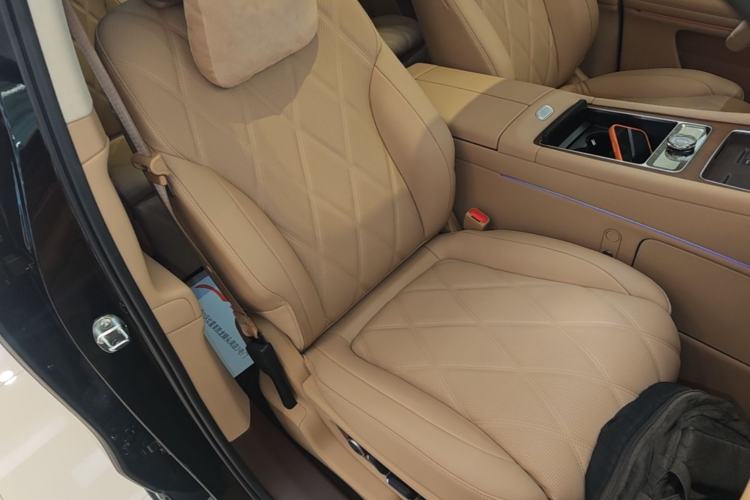 Used Hima AITO M9 2025 Extended-Range Ultra Version 52 kWh 6-Seater Right Front Seat