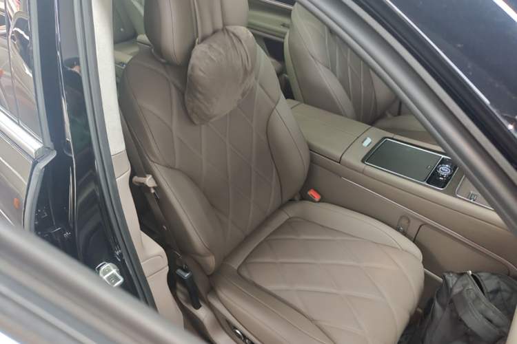 Used Hima AITO M9 2025 Extended-Range Ultra Version 52 kWh 6-Seater Right Front Seat