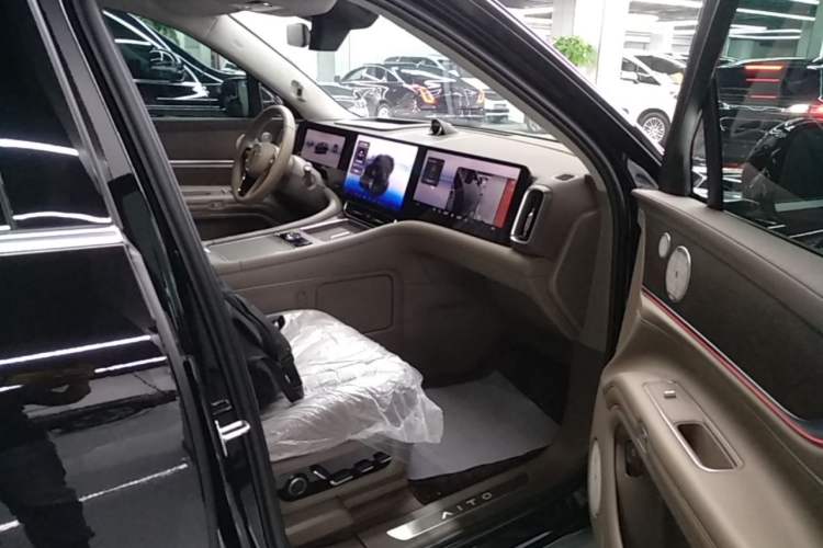 Used Hima AITO M9 2025 Extended-Range Ultra Version 52 kWh 5-Seater Edition Right Front Seat