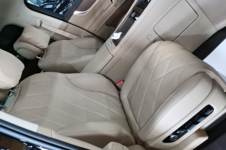 Used Hima AITO M9 2025 Extended-Range Ultra Version 52 kWh 6-Seater Right Front Seat