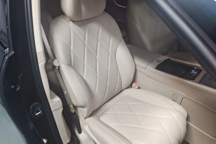 Used Hima AITO M9 2025 Extended-Range Ultra Version 52 kWh 6-Seater Right Front Seat