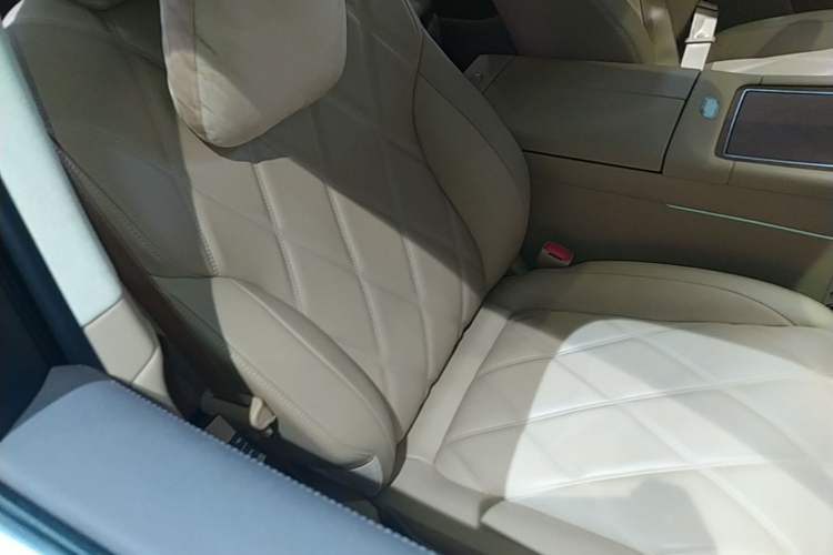 Used Hima AITO M9 2025 Extended-Range Ultra Version 52 kWh 6-Seater Right Front Seat
