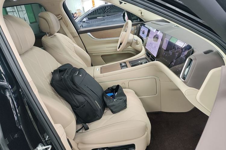 Used Hima AITO M9 2025 Extended-Range Ultra Version 52 kWh 6-Seater Right Front Seat