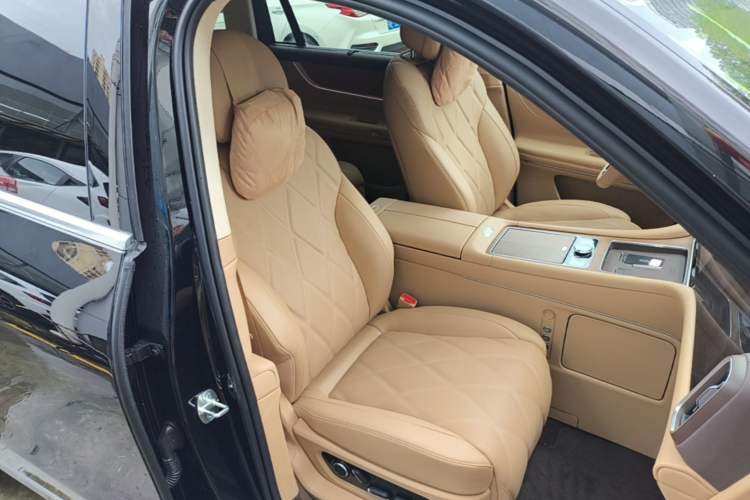 Used Hima AITO M9 2025 Extended-Range Max Version 52 kWh 5-Seater Edition Right Front Seat
