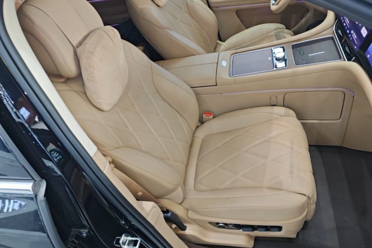 Used Hima AITO M9 2025 Extended-Range Ultra Version 52 kWh 6-Seater Right Front Seat