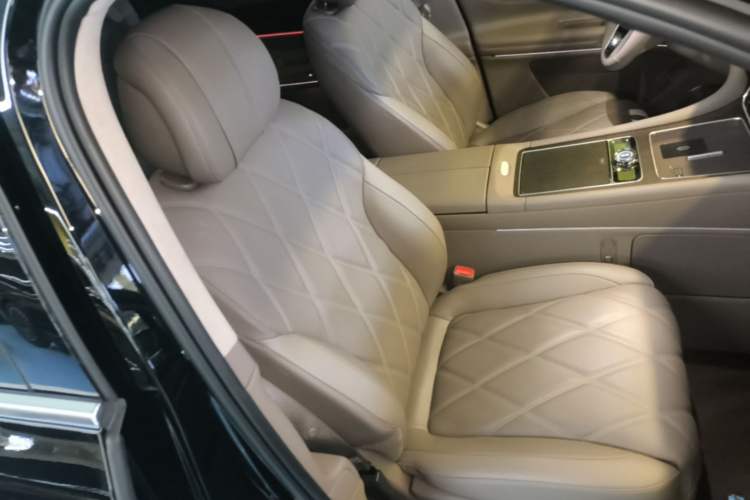 Used Hima AITO M9 2025 Extended-Range Ultra Version 52 kWh 6-Seater Right Front Seat