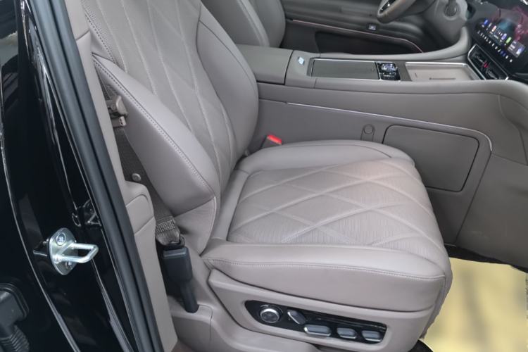 Used Hima AITO M9 2025 Extended-Range Ultra Version 52 kWh 6-Seater Right Front Seat
