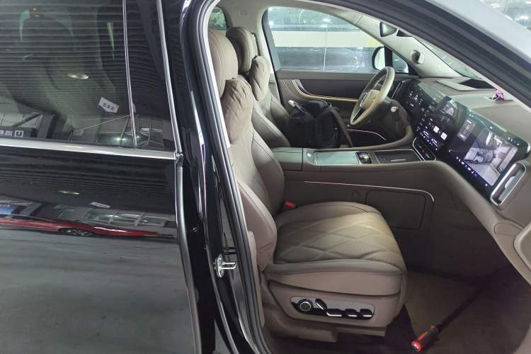 Used Hima AITO M9 2025 Extended-Range Ultra Version 52 kWh 6-Seater Right Front Seat