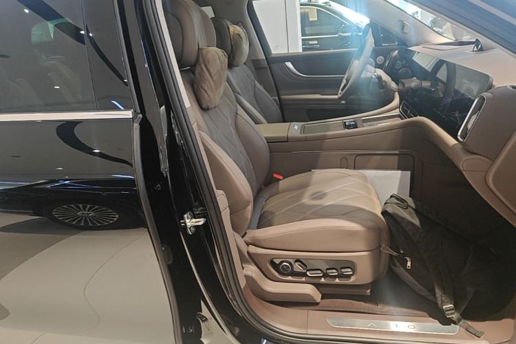 Used Hima AITO M9 2025 Extended-Range Ultra Version 52 kWh 6-Seater Right Front Seat